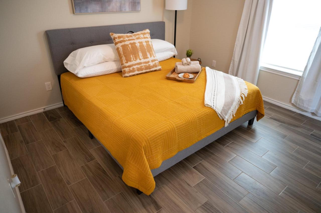 Appartement Fabulous King Size Bed In A Gated Neighborhood! à Edinburg Extérieur photo
